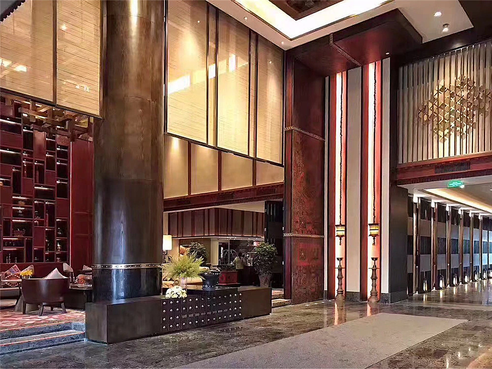 大理希尔顿酒店 · 通高木作饰面与公区接待界面