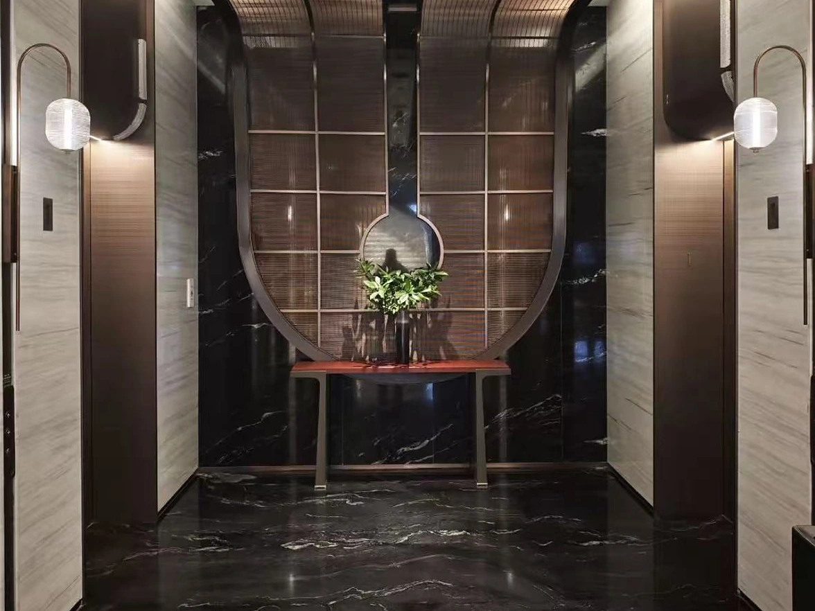 皇冠假日酒店 · 汇金中心二期 A 地块 · 电梯厅 · 木作门套与端景