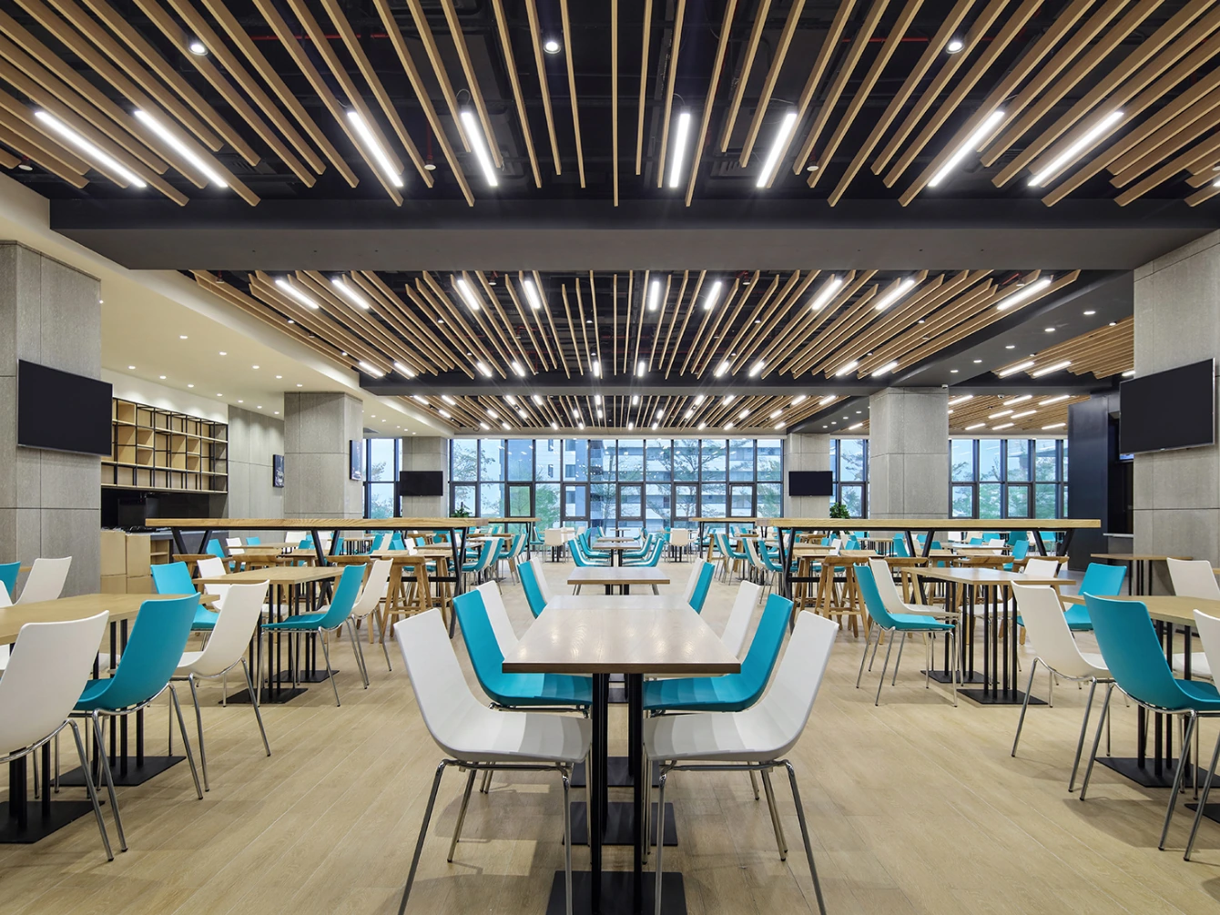 东莞 VIVO 研发中心 2 号及 5 号楼装修工程 · 员工餐厅 · 空间全景